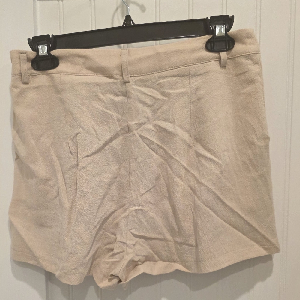 Elegant Cream Short Set - Picture 7 of 8
